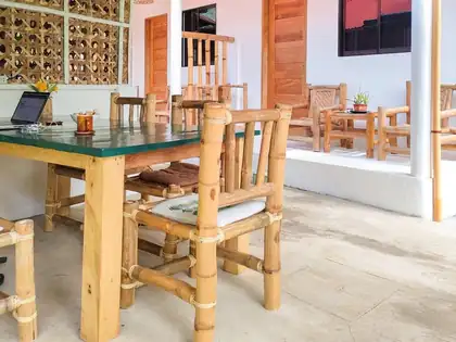 Shared dining table Rose Apartments